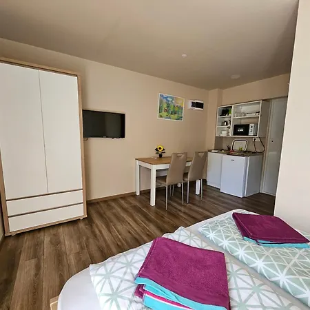 Aparthotel Babérkák 3*